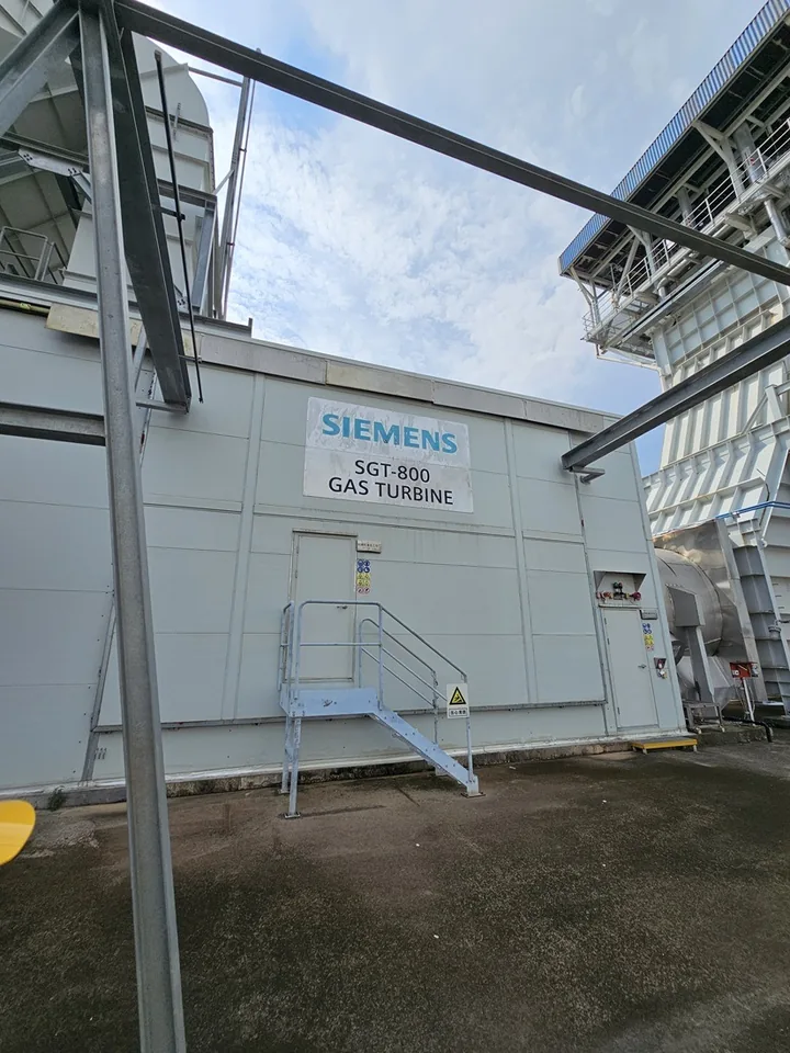 Siemens SGT800 DLE, equipment photograph